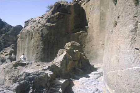 La ''route'' rupestre dans la gorge Tang-i Bulaghi.